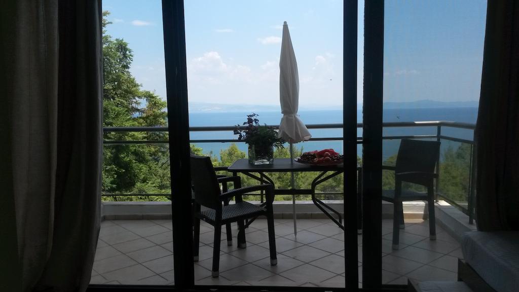 Paressa Villas Nea Fokea Room photo